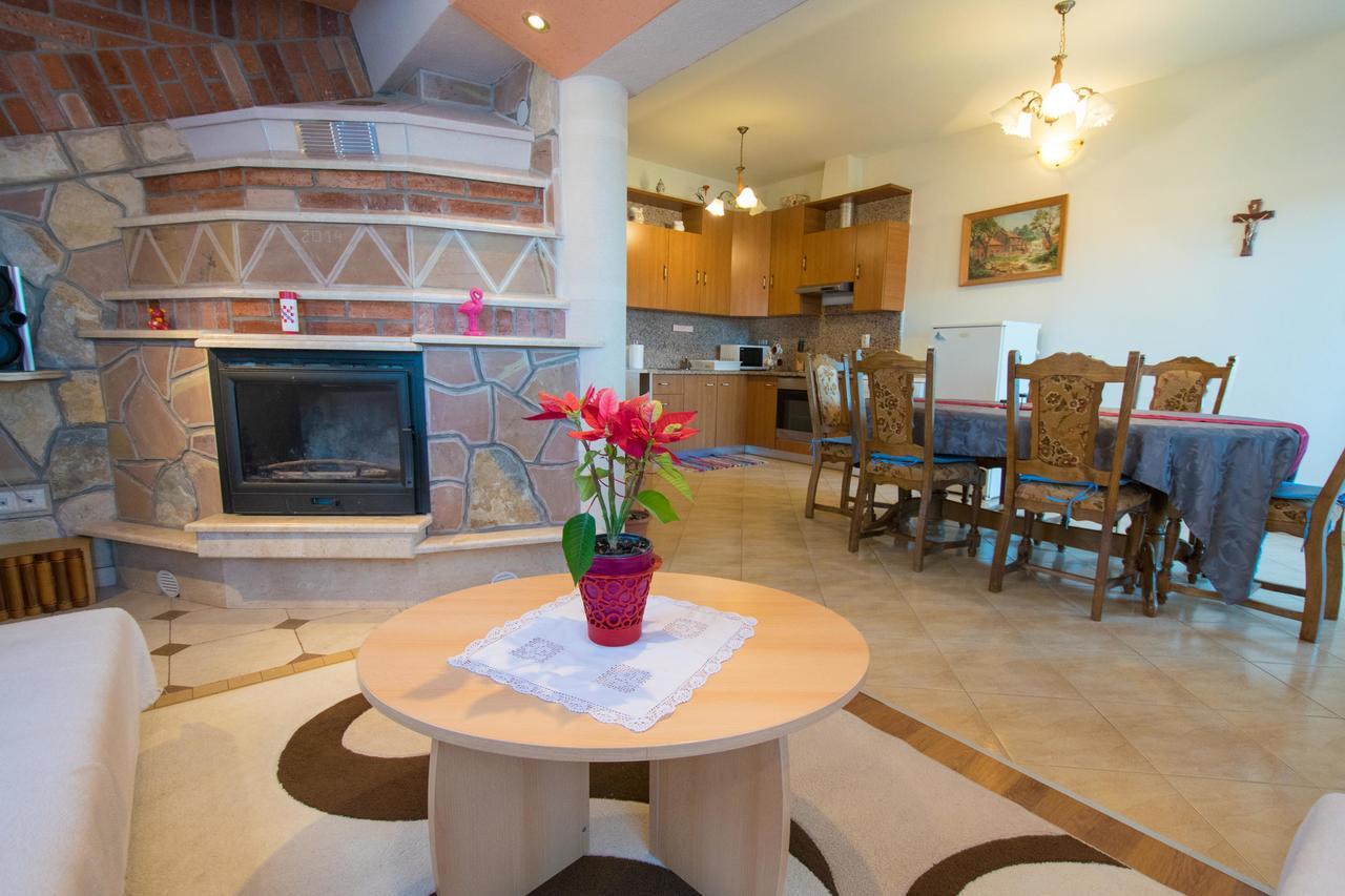 Apartment Hajdi Малинска Екстериор снимка