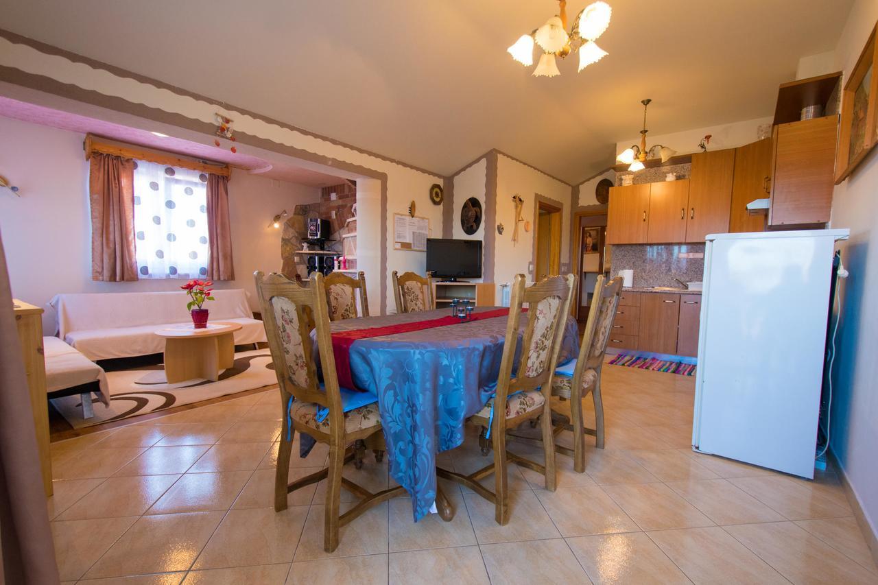 Apartment Hajdi Малинска Екстериор снимка