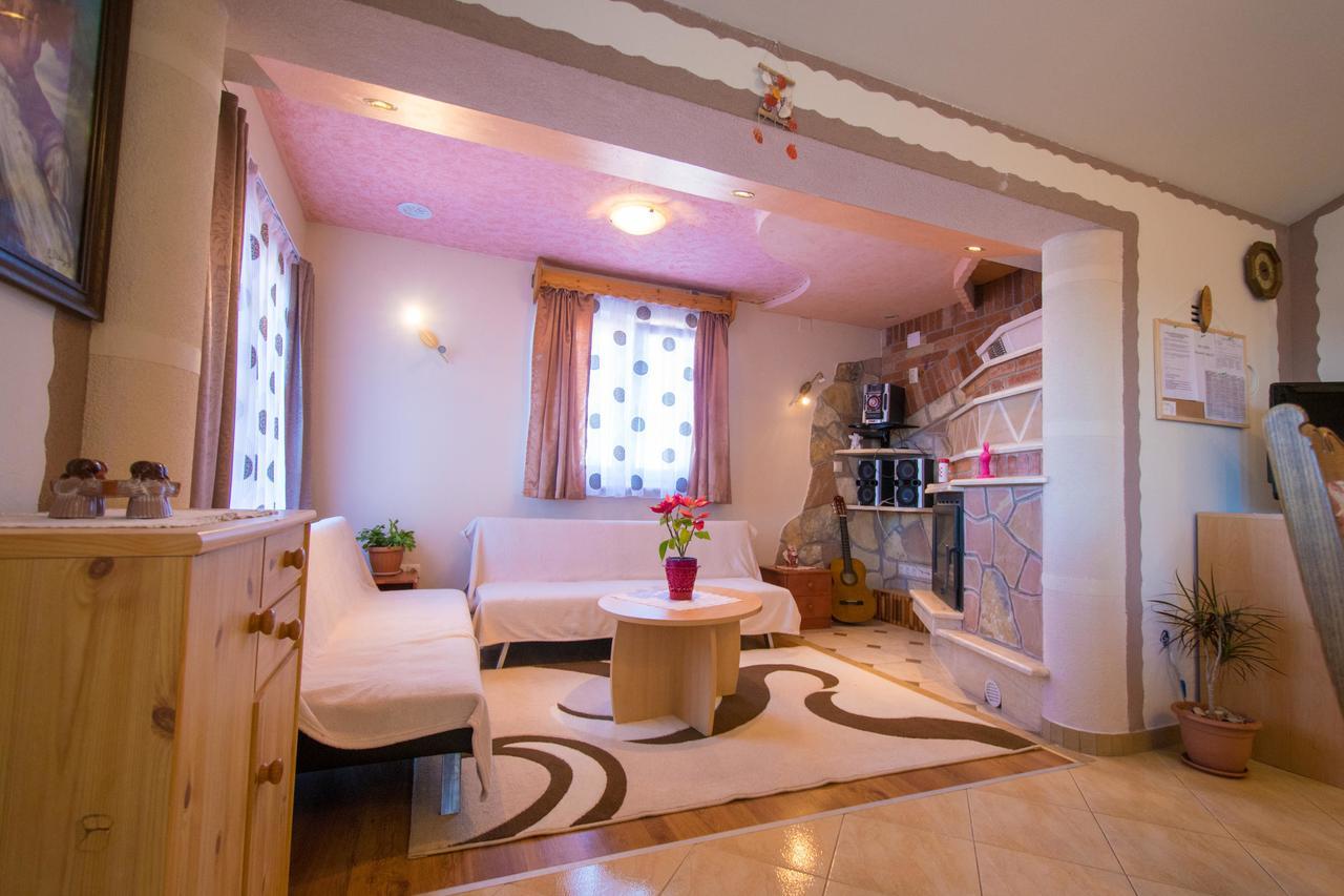 Apartment Hajdi Малинска Екстериор снимка
